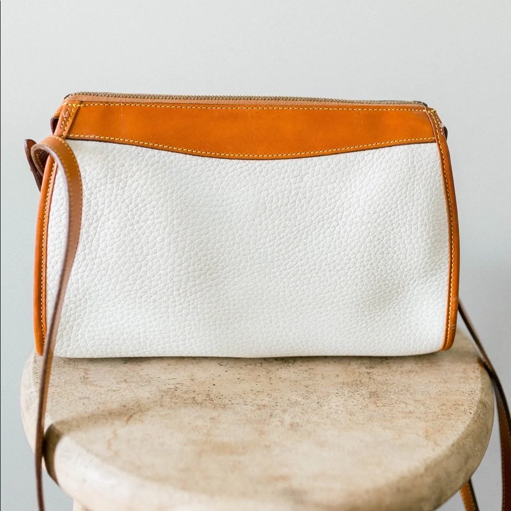 SOLD VINTAGE DOONEY & BOURKE CROSSBODY - Picture 2 of 9